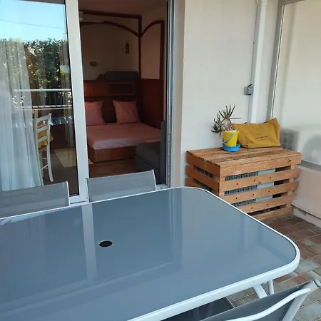 Port De 4 Personnes Avec Terrasse Lejlighed Hyères
