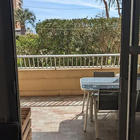 Port De 4 Personnes Avec Terrasse Hyères