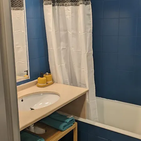 Port De 4 Personnes Avec Terrasse *